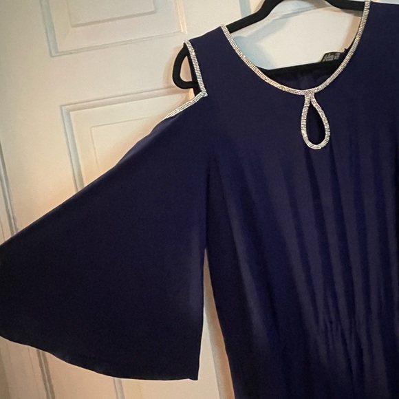 Elegant Blue Jumpsuit with Embellished Neckline - Picture 2 of 6